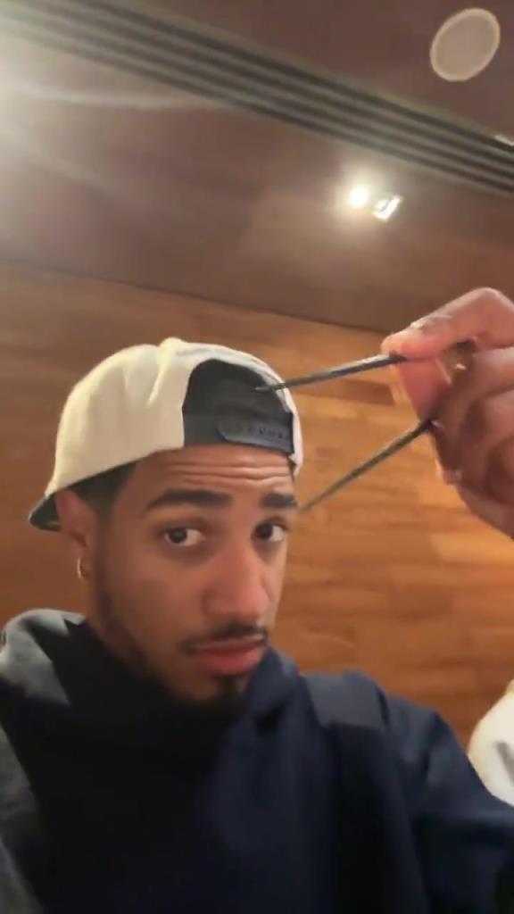 歸化歸化哈利伯頓這筷子拿的還挺標(biāo)準(zhǔn)啊?。?>
                                <div   id=