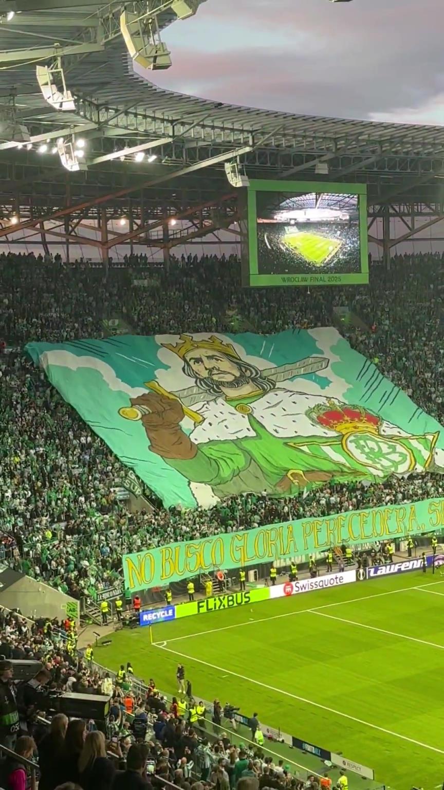 沖擊獎(jiǎng)杯！貝蒂斯球迷這巨型Tifo太有氣勢(shì)了