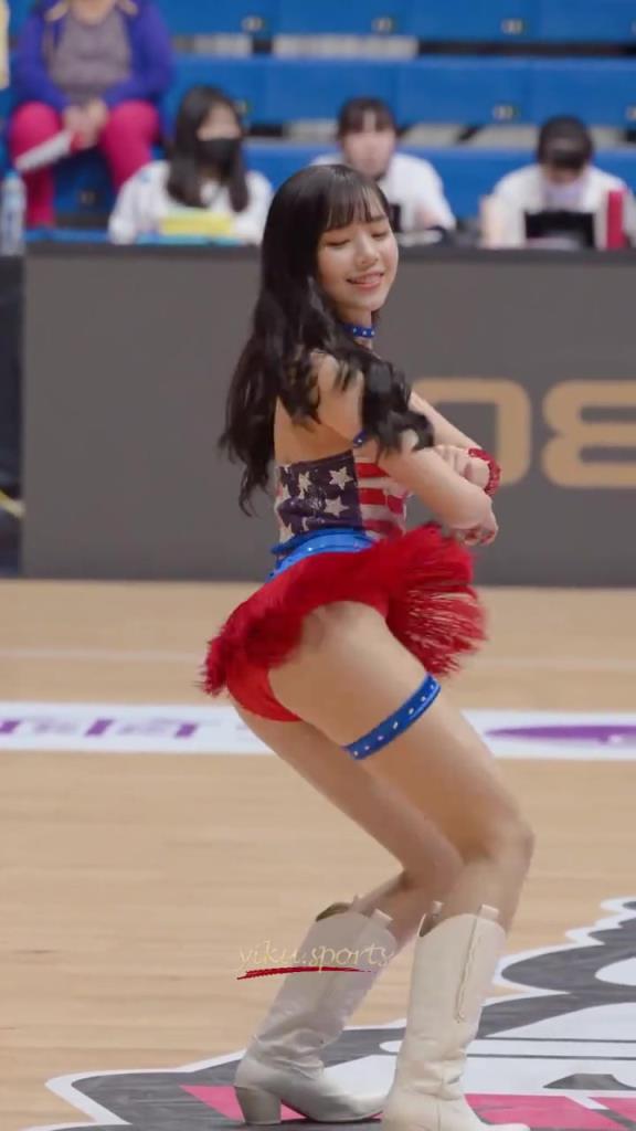 最好的啦啦隊(duì)小姐姐！自信，健康充滿活力！