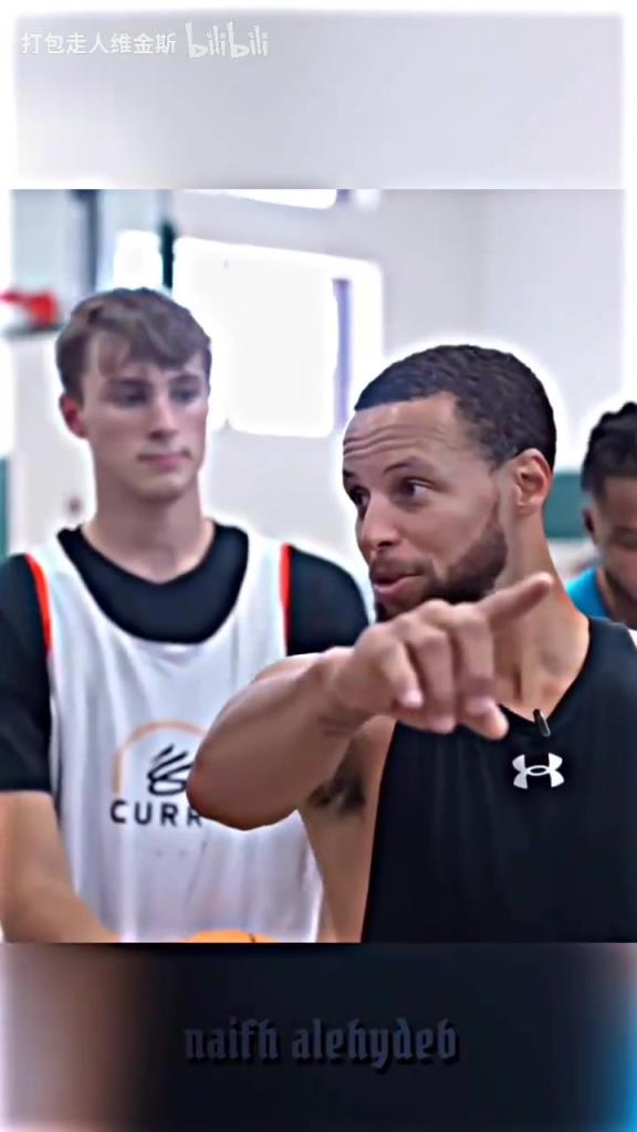 庫里：其實這個暴扣是我教的！當弗拉格出現(xiàn)在庫里的訓(xùn)練營！