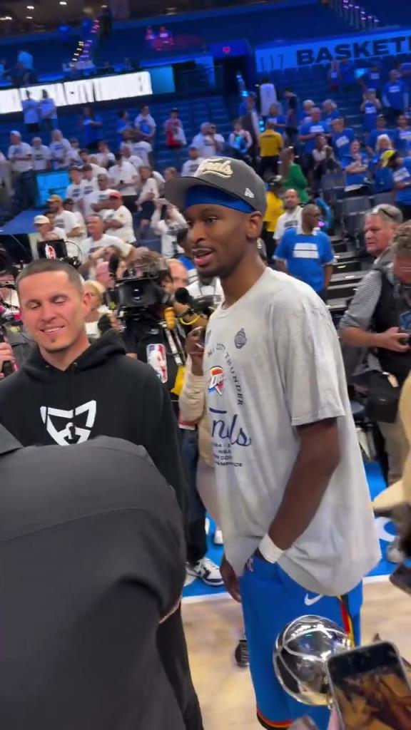 道理我都懂，但是為什么亞歷山大拿到MVP之后要掏襠